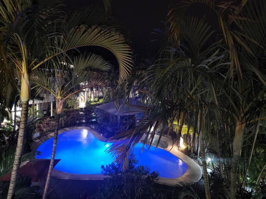 Luxury Top Floor Sunset Villa Noosaville Buitenkant foto